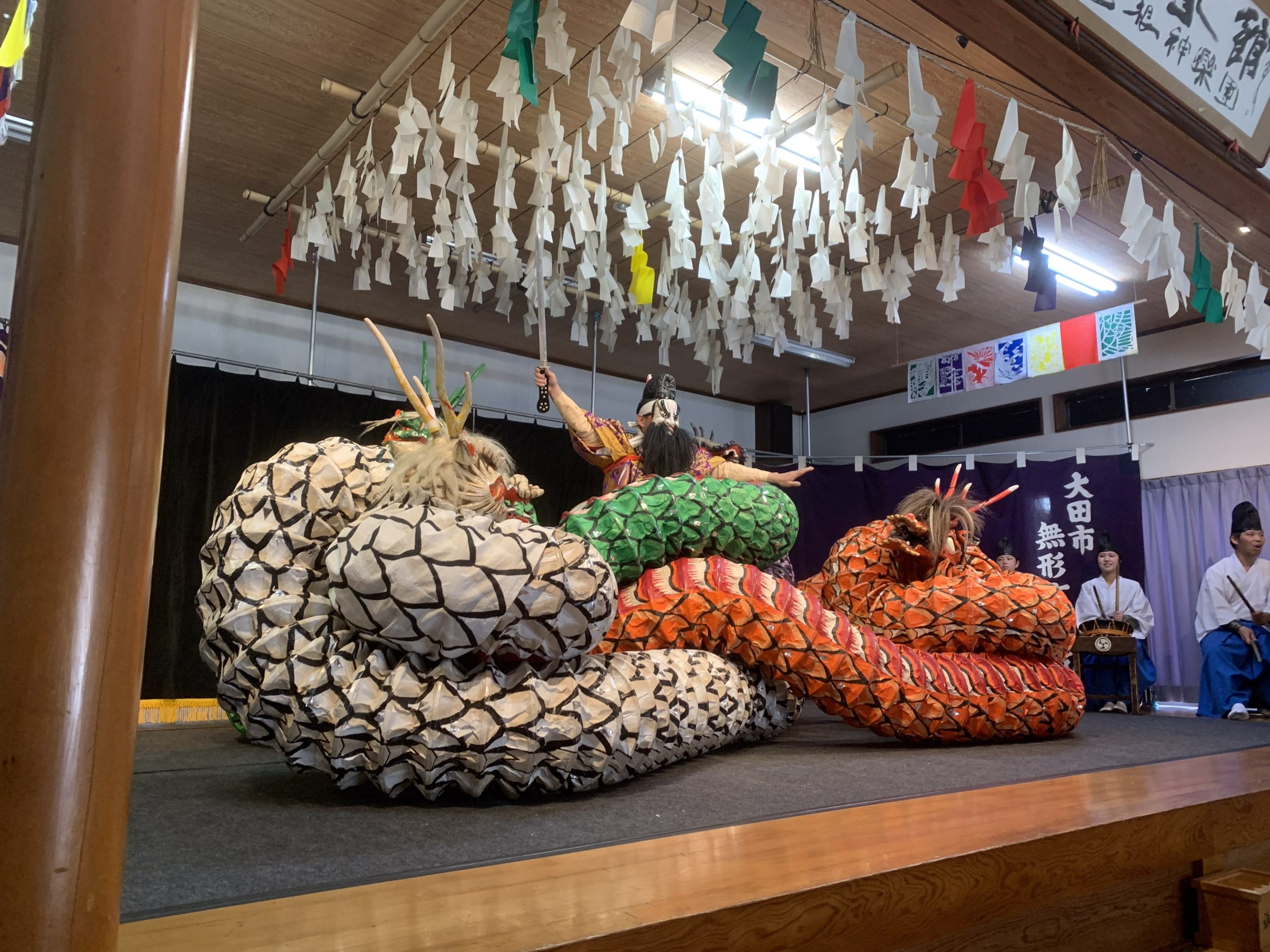 多根神楽伝承館 座布団席左側からの見え方