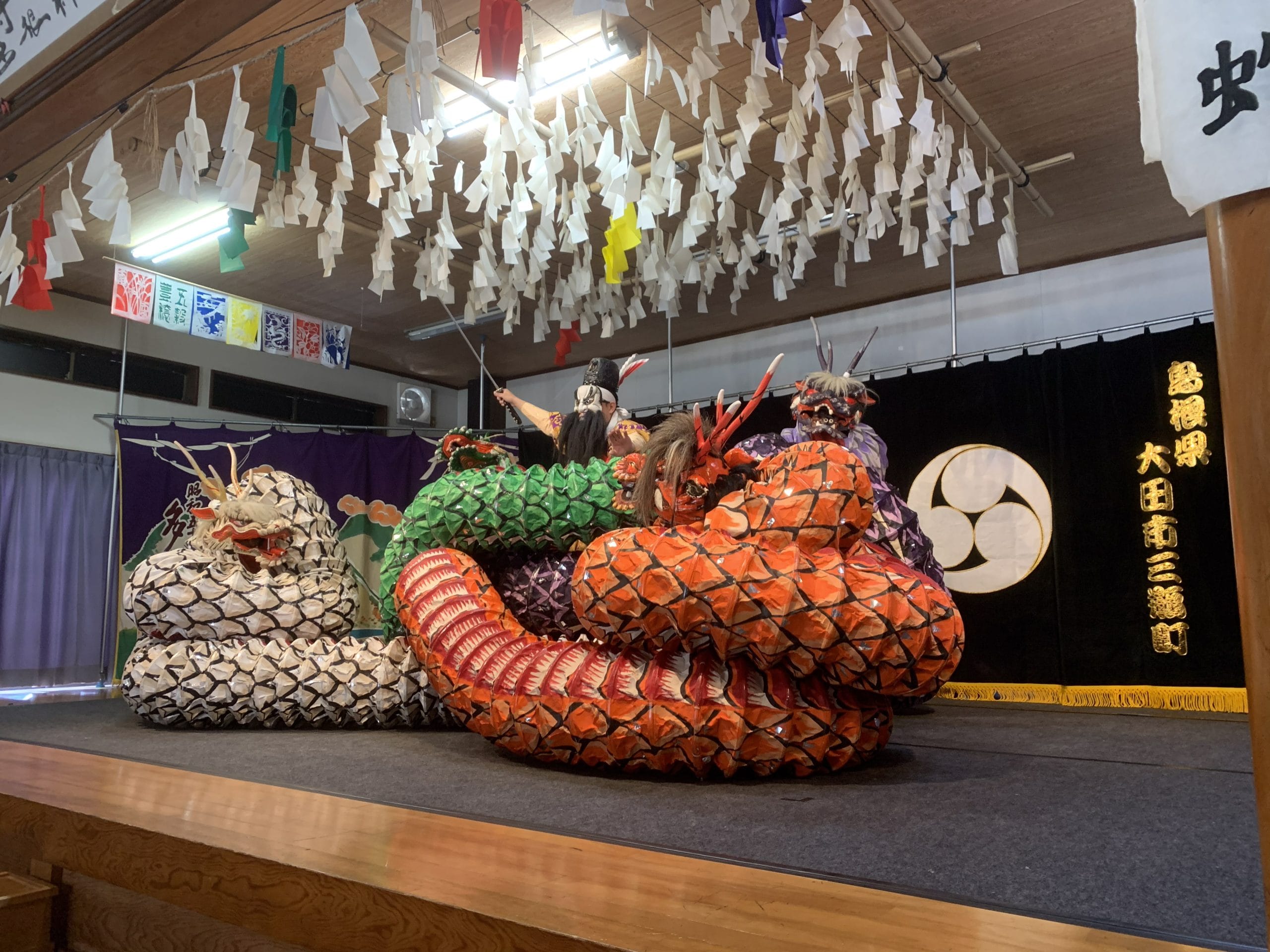 多根神楽伝承館 座布団席右側からの見え方