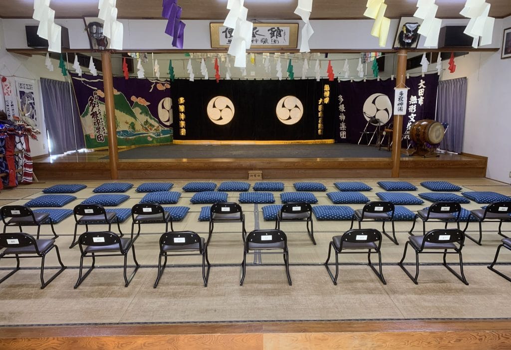多根神楽伝承館 配席